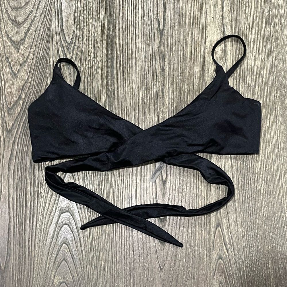 NWOT Victoria’s Secret Wrap Bikini Top Criss-Cross Front Tie Back Black Size L